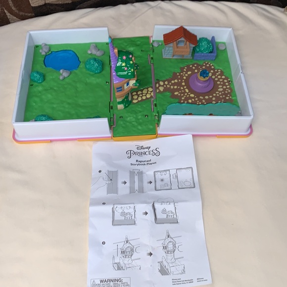 DISNEYPARKS EXCLUSIVE- RAPUNZEL STORYBOOK PLAYSET - Picture 10 of 11